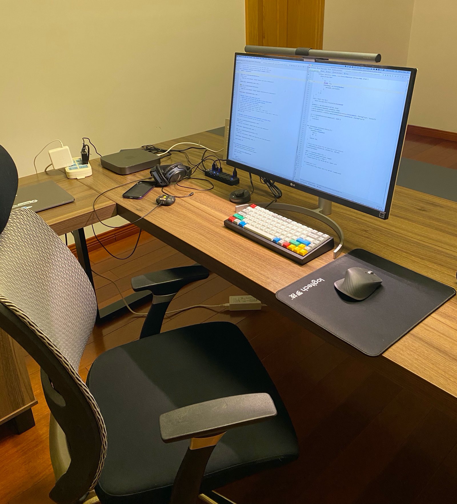 Home office setup of Joe Chen, software engineer