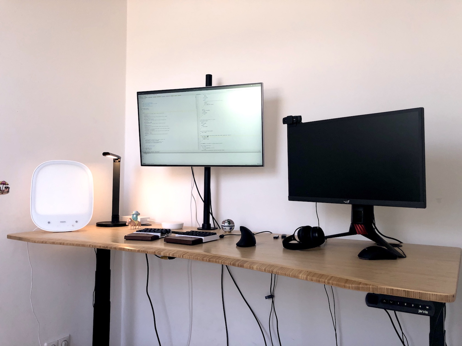 Home office setup of Tomás Senart, Engineering Manager